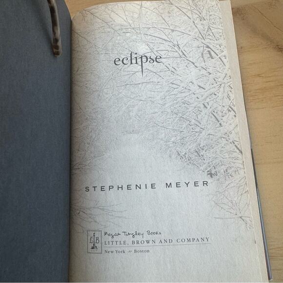 First Edition ECLIPSE ( Hardcover ) by Stephanie Meyer. 2007 . Book 3 of 5. - Picture 7 of 15